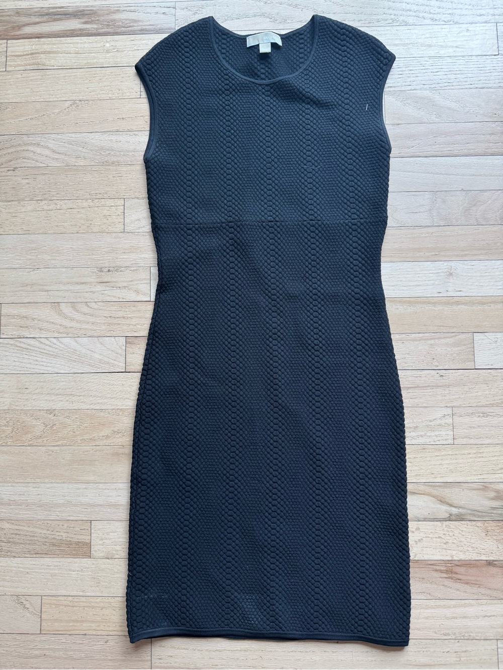MICHAEL Michael Kors Black Textured Cap-Sleeve Sheath Dress